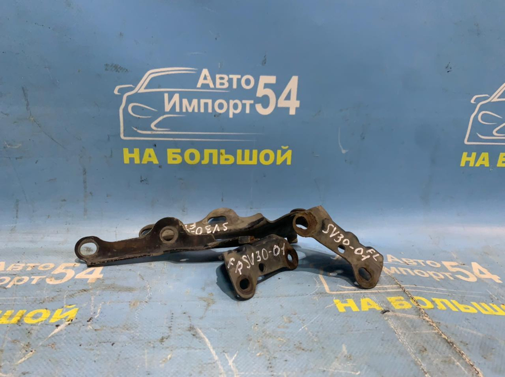 Петля капота левая TOYOTA CAMRY 1992