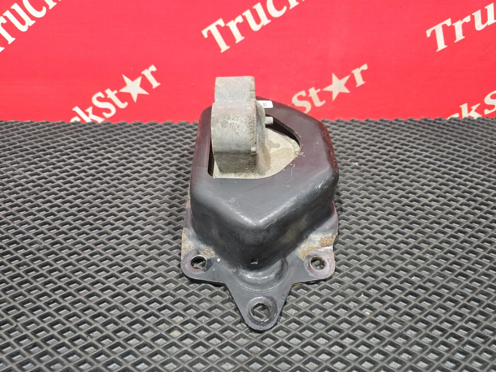 Подушка двигателя задняя 2016 г