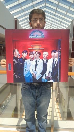 Картина на холсте BTS в лифте K-POP