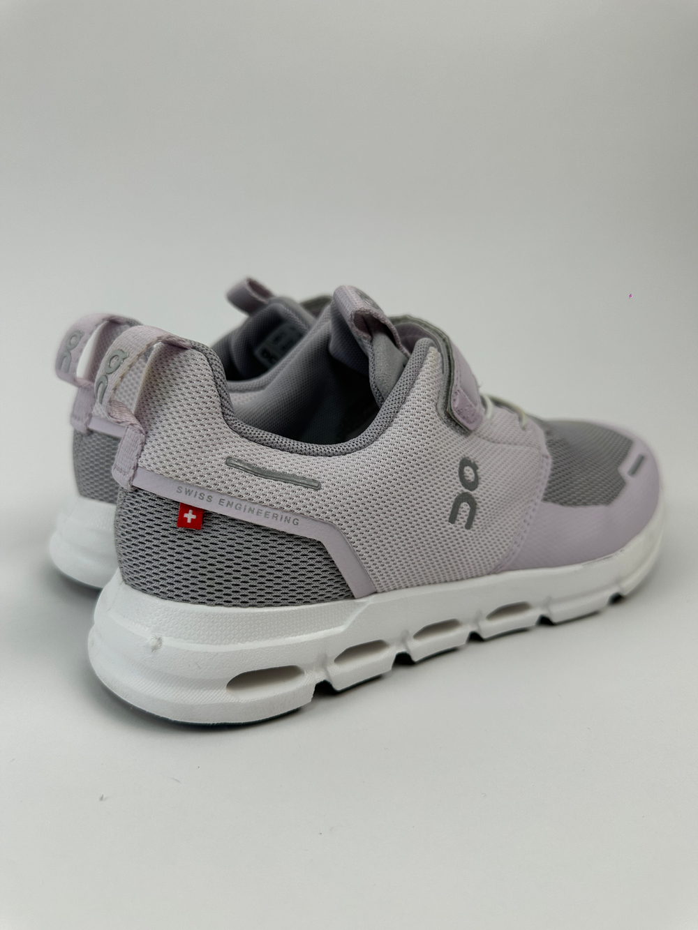 Кроссовки ON