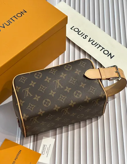 Несессер Louis Vuitton Locker Dopp Kit