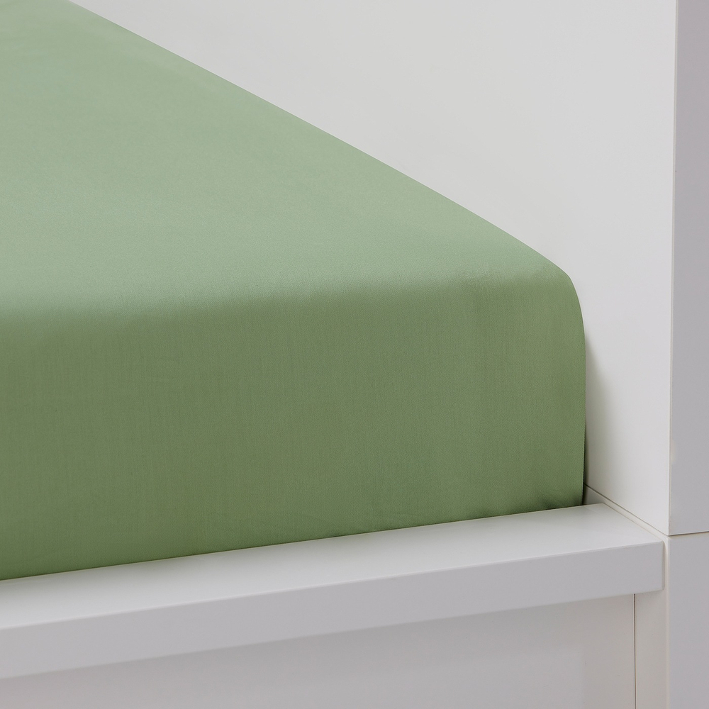 IKEA BERGFINK  (ИКЕА БЕРГФИНК)  -  Комплект постельного белья из 3 частей с сумкой, зеленый жираф, 150x200/50x60 см