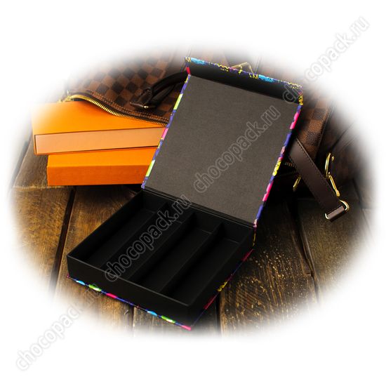 Упаковка с магнитным клапаном для 16 шоколадных конфет. Микки