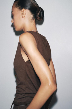 ZARA КОРОТКИЙ ТРИКОТАЖНЫЙ ТОП, КОРИЧНЕВЫЙ