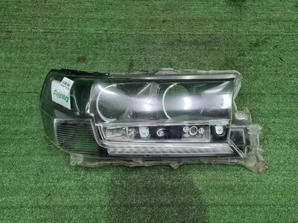 Стекло фары правое Land Cruiser 200 15-21 Black