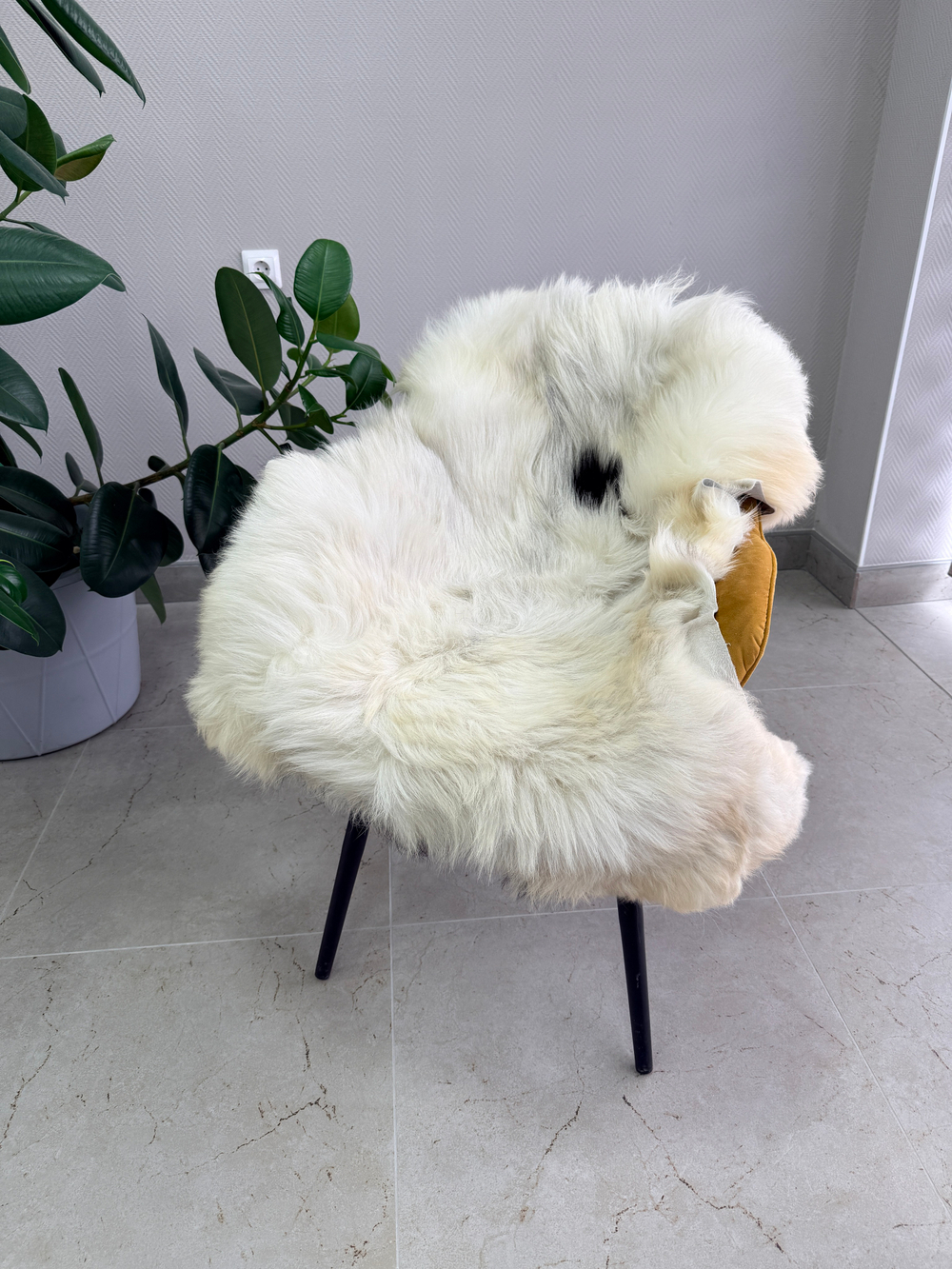 Шкура коврик меховой прикроватный овчина, 120х65 см.