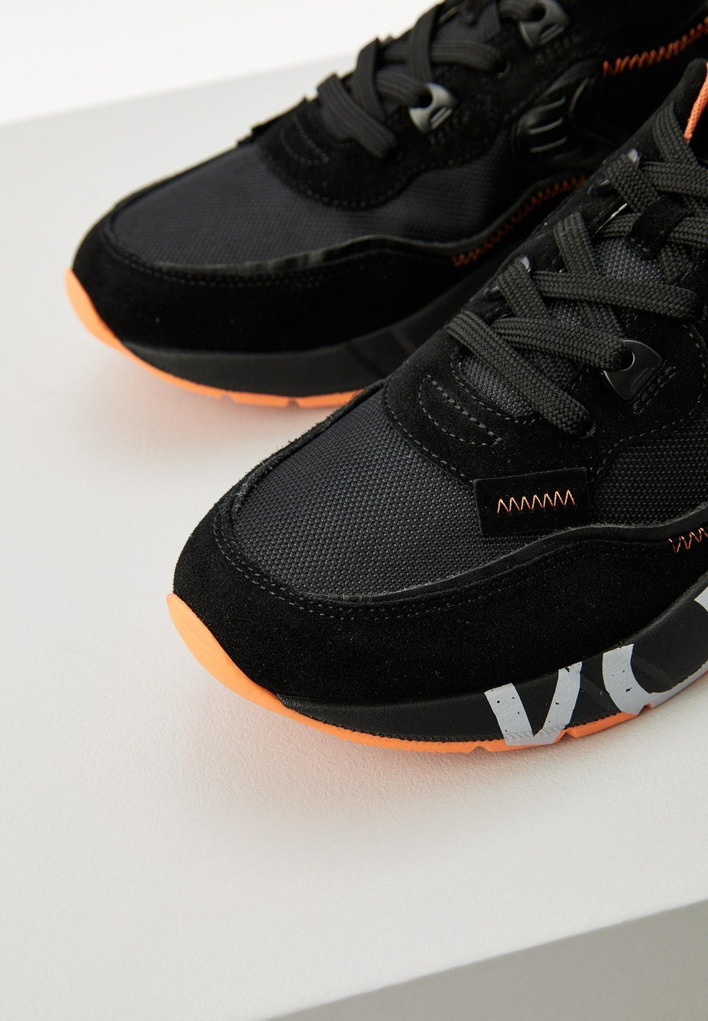Кроссовки муж. Voile Blanche CLUB01 черный задник оранж