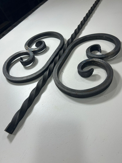 Кованый элемент вензель 150х270мм квадрат полнотелый 14х14мм