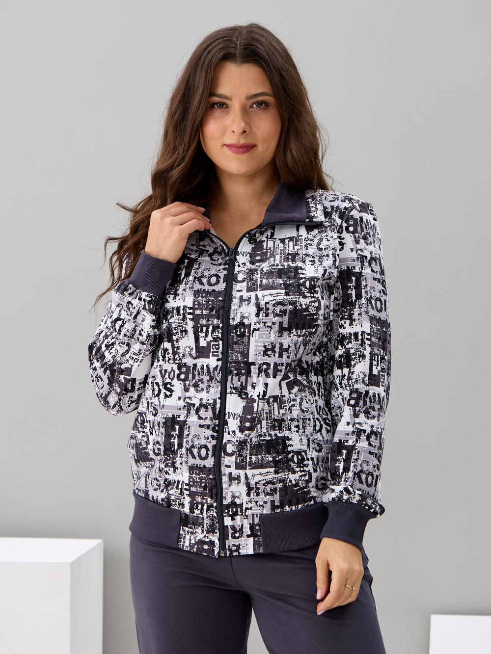 Костюм с брюками КБ-184/белый-антрацитгазета