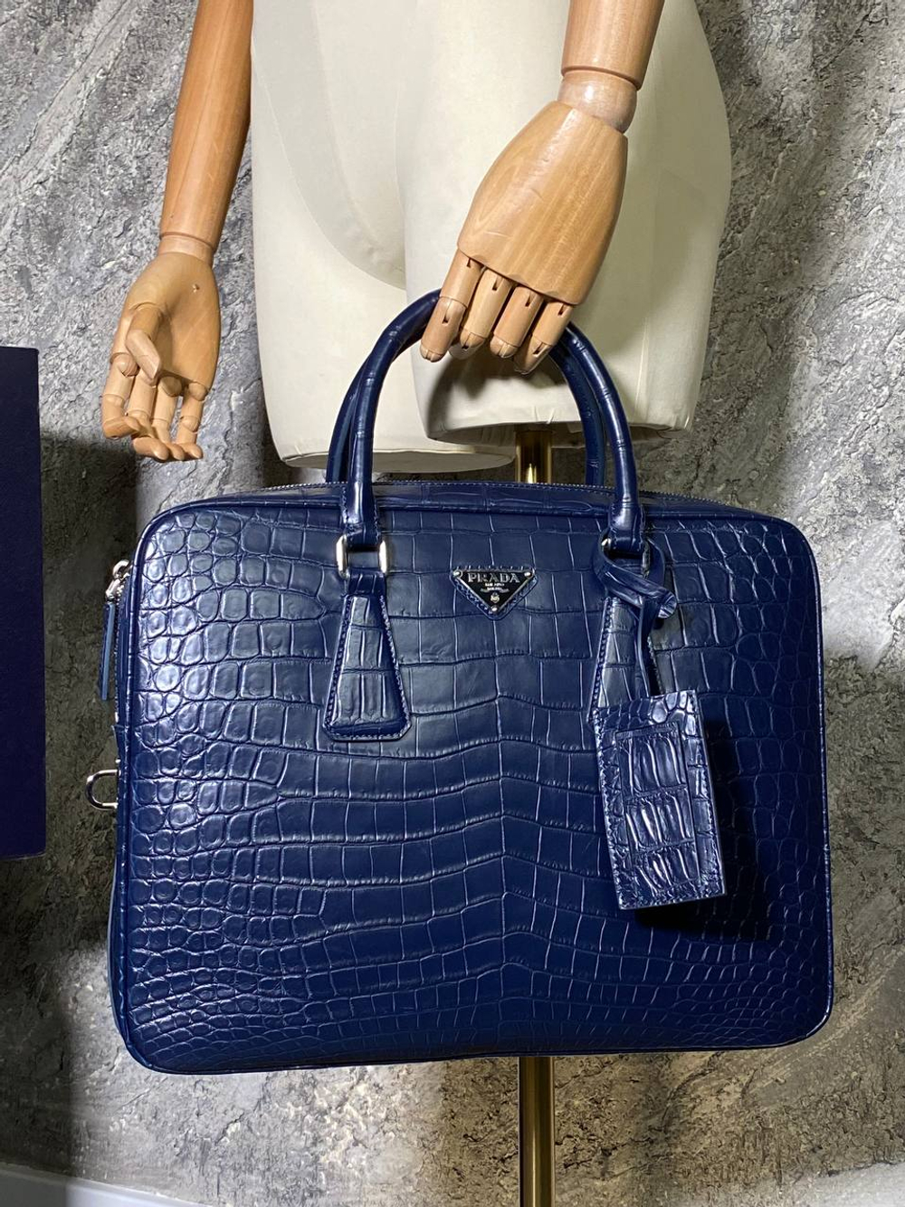 Портфель из кожи крокодила Prada