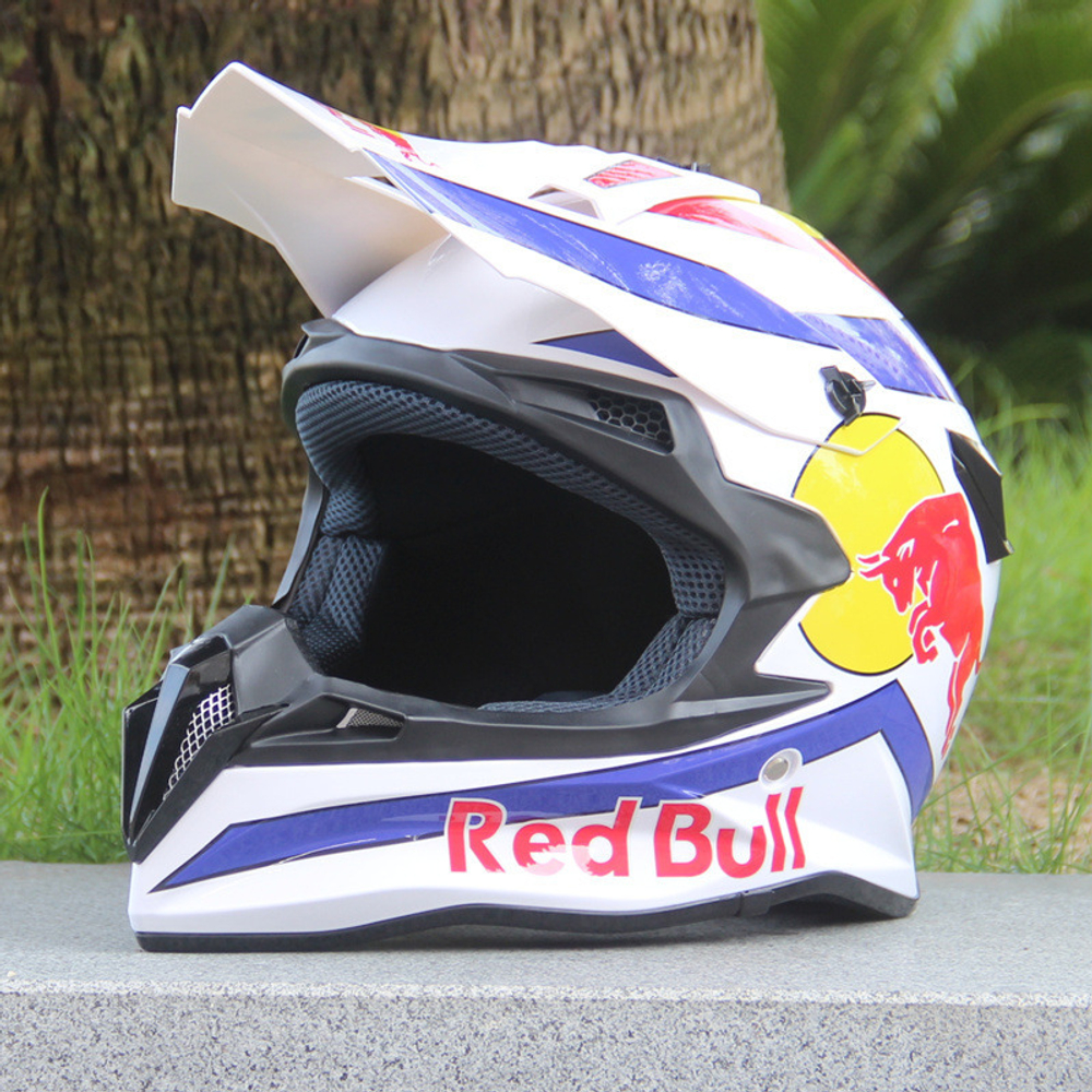 Шлем Red Bull, размер XL (61-62), маска с зеркальными линзами в комлекте.
