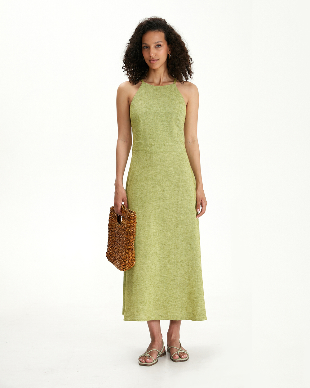 Платье с вырезом холтер изо льна