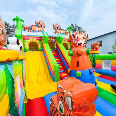 Коммерческий надувной батут «Тигриная страна», 9*5*5 м.