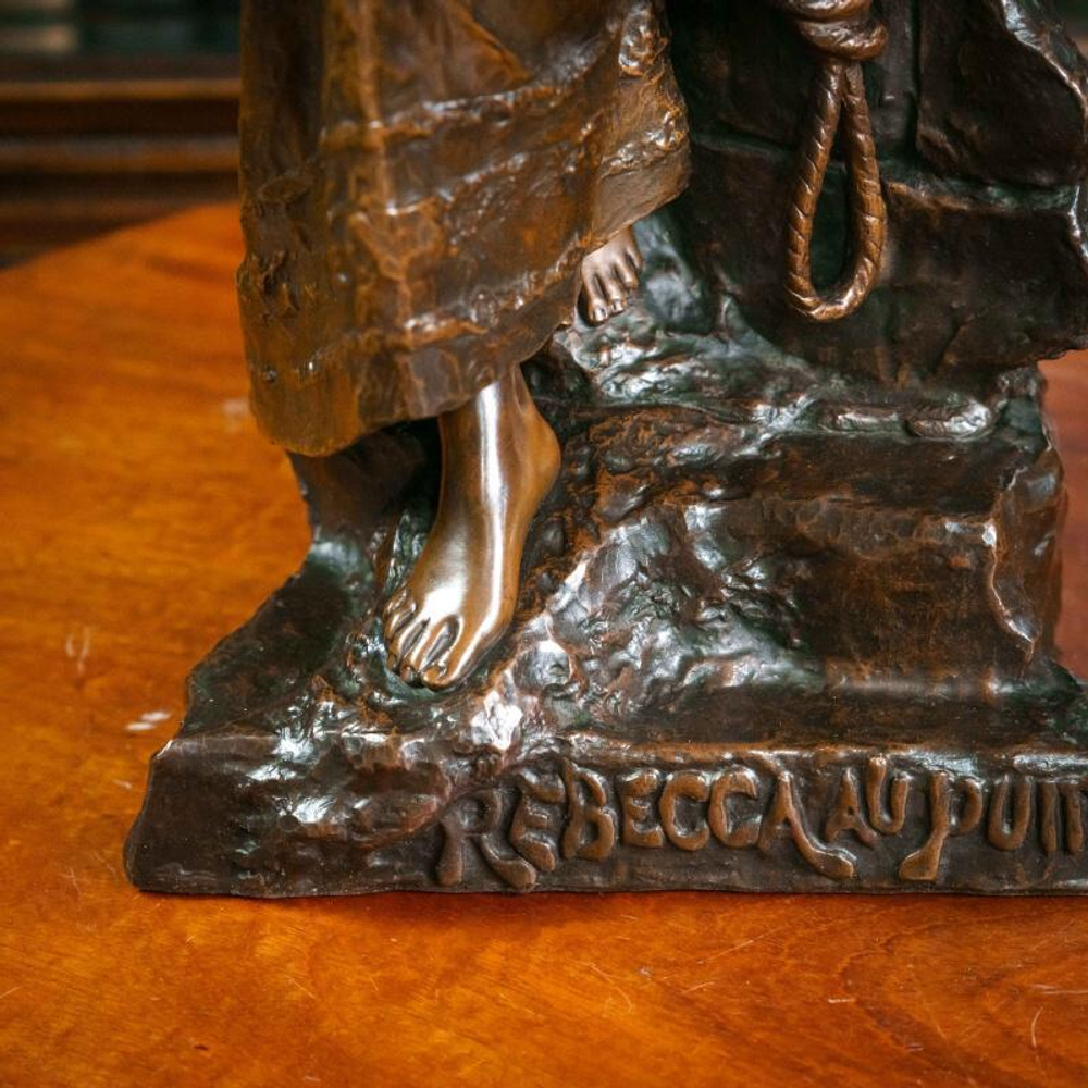 Бронзовая скульптура «Ребекка у колодца»/ «REBECCA AU PUITS»