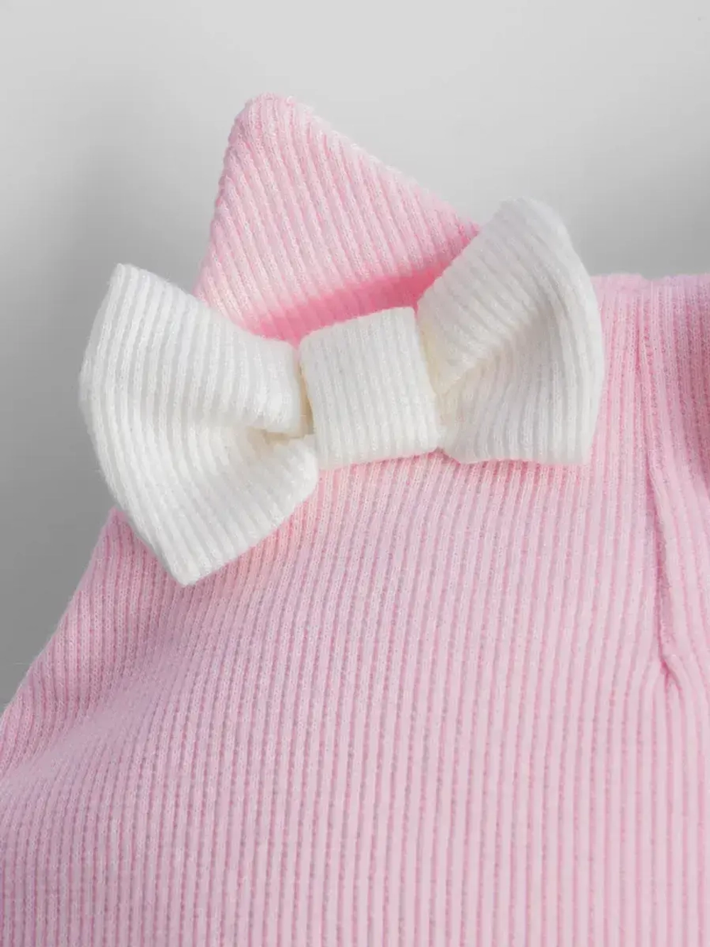 Осенняя шапка для девочки с ушками и снуд