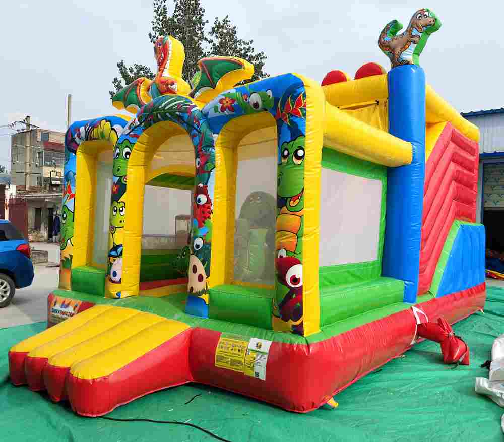 Коммерческий надувной батут «Динопарк 2» с крышей, 6*4*4,3 м
