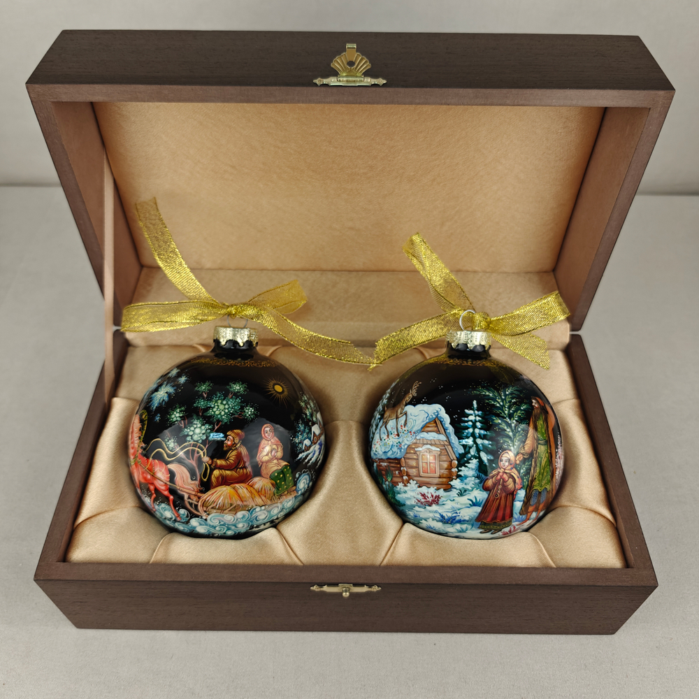 Набор новогодних шаров с ручной росписью "Серебряное копытце" и "Морозко" в футляре