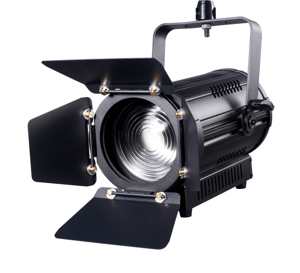 LED Studio Fresnel Fan-Less No Noise 100W — бесшумный Fresnel прожектор с зумом 15–50°