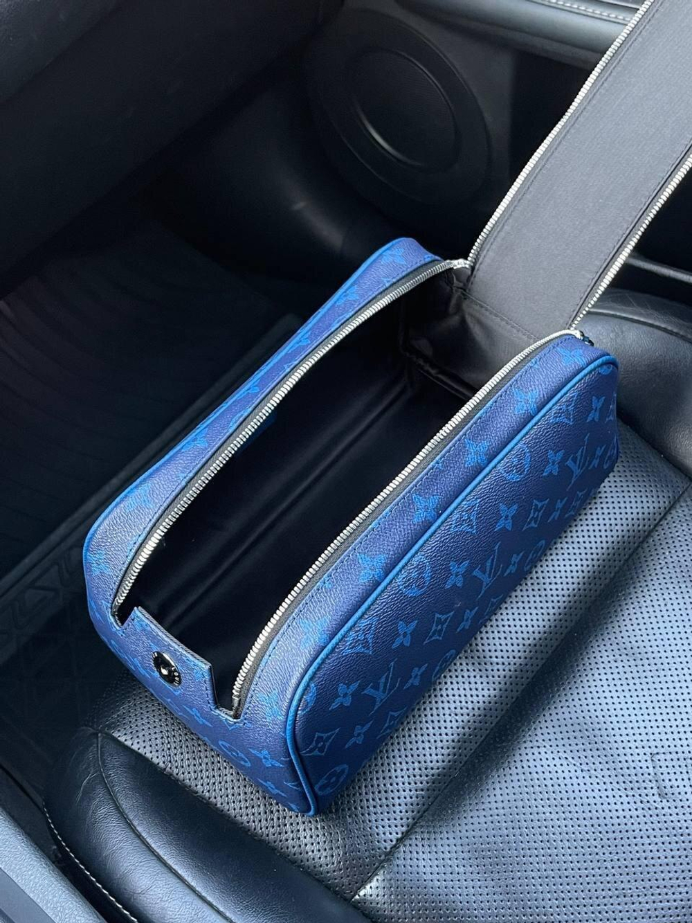 Нессер Louis Vuitton