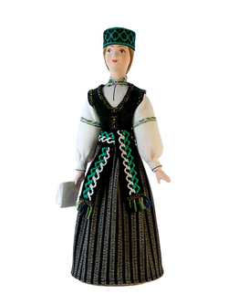 Кукла фарфоровая Латышка в национальном костюме
