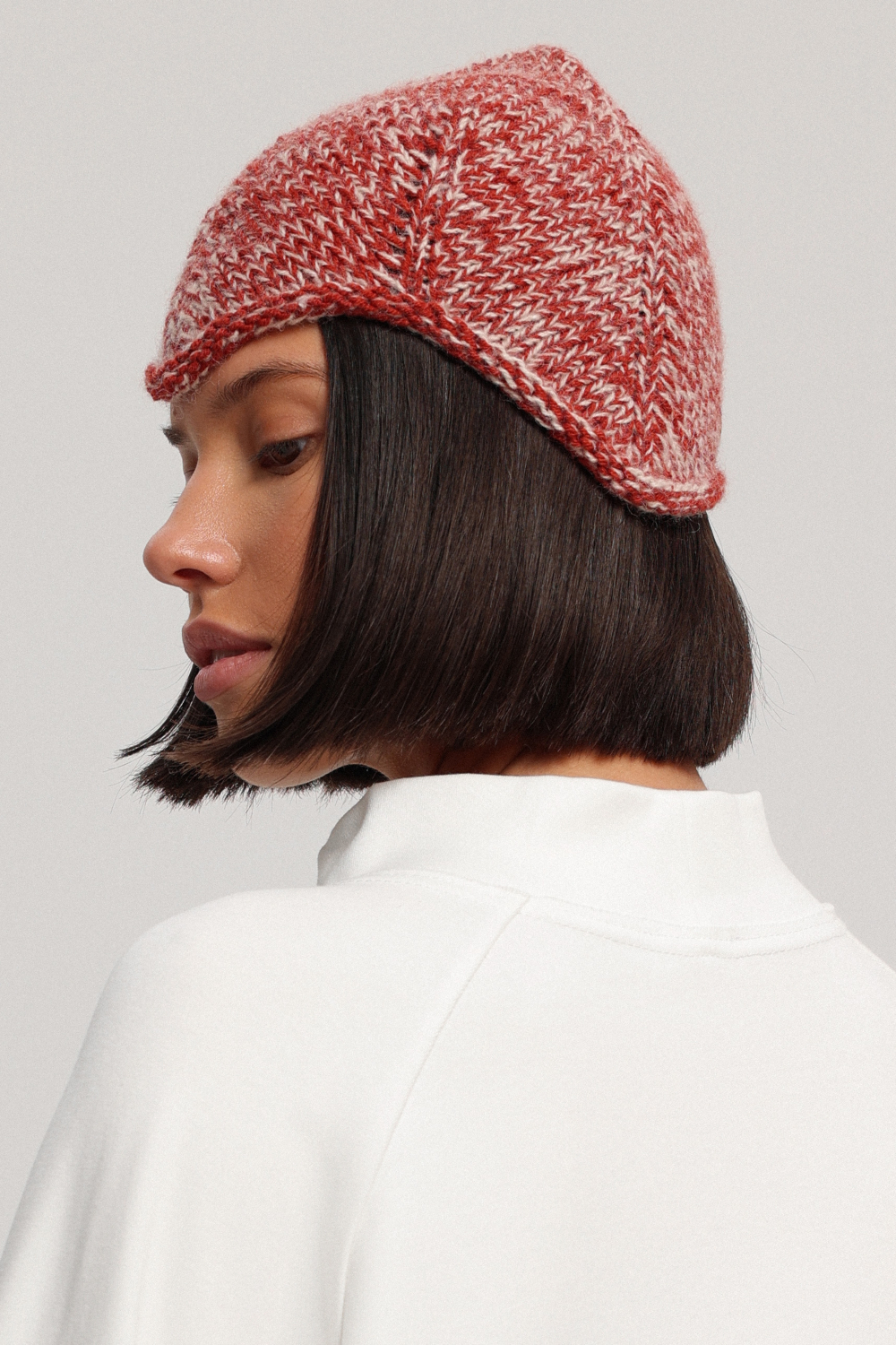 Вязаная шапка-шлем