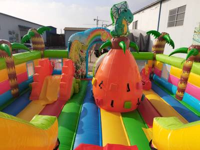 Надувной батут "Хамелеон и динозавры" 10*6*5,5 м