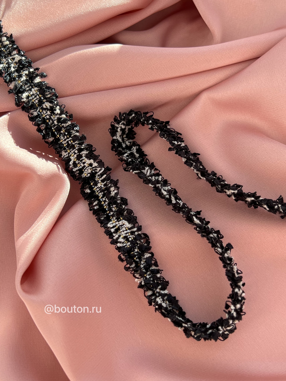 Тесьма черно-белая с люрексом