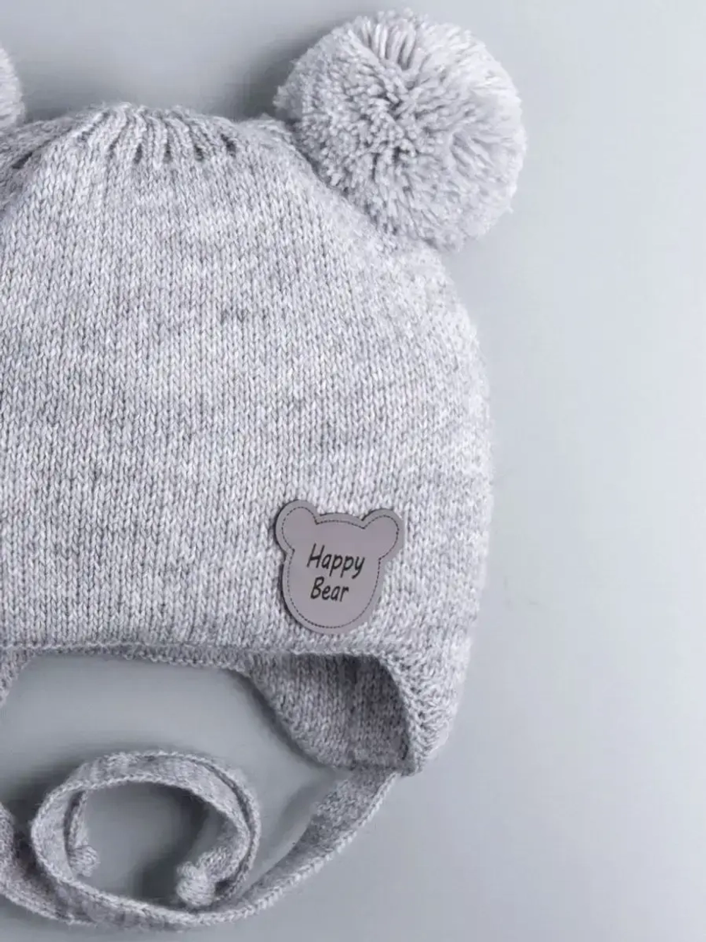 Шапка детская осенняя с завязками и помпонами