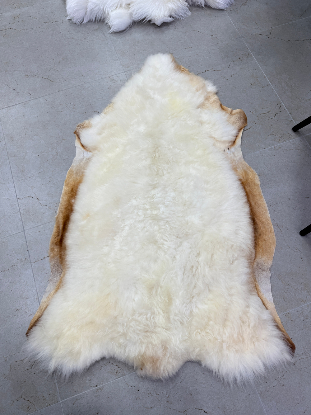 Шкура коврик меховой прикроватный овчина, 120х65 см.