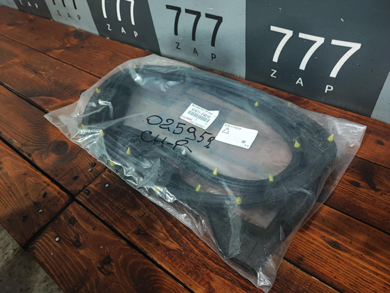 Уплотнитель двери задней правой Toyota C-HR Новый Оригинал 67871F4010