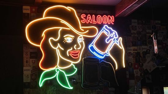 Как сделать олдскульную неоновую вывеску c анимацией