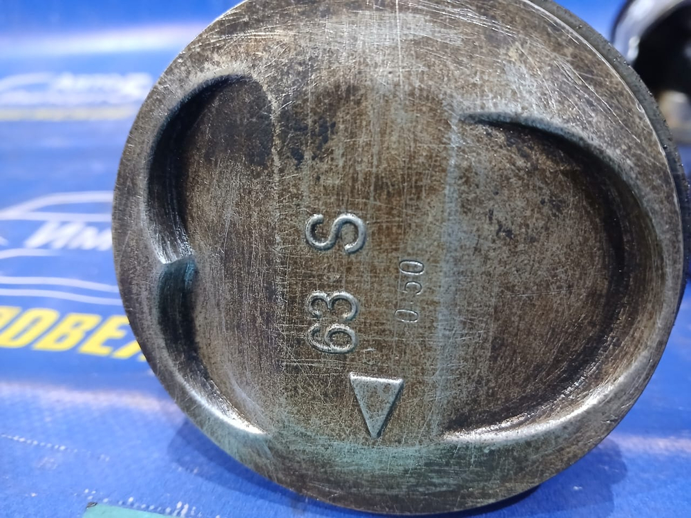 Поршень MITSUBISHI SAPPORO 1987-1984