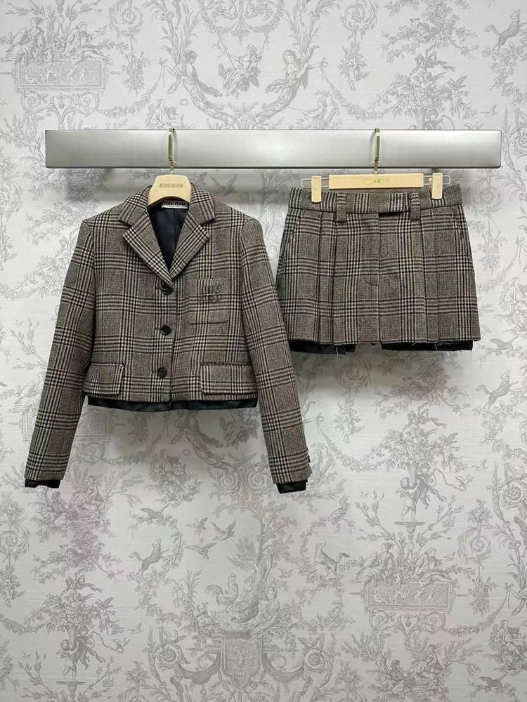 Костюм MIU MIU Костюм MIU MIU