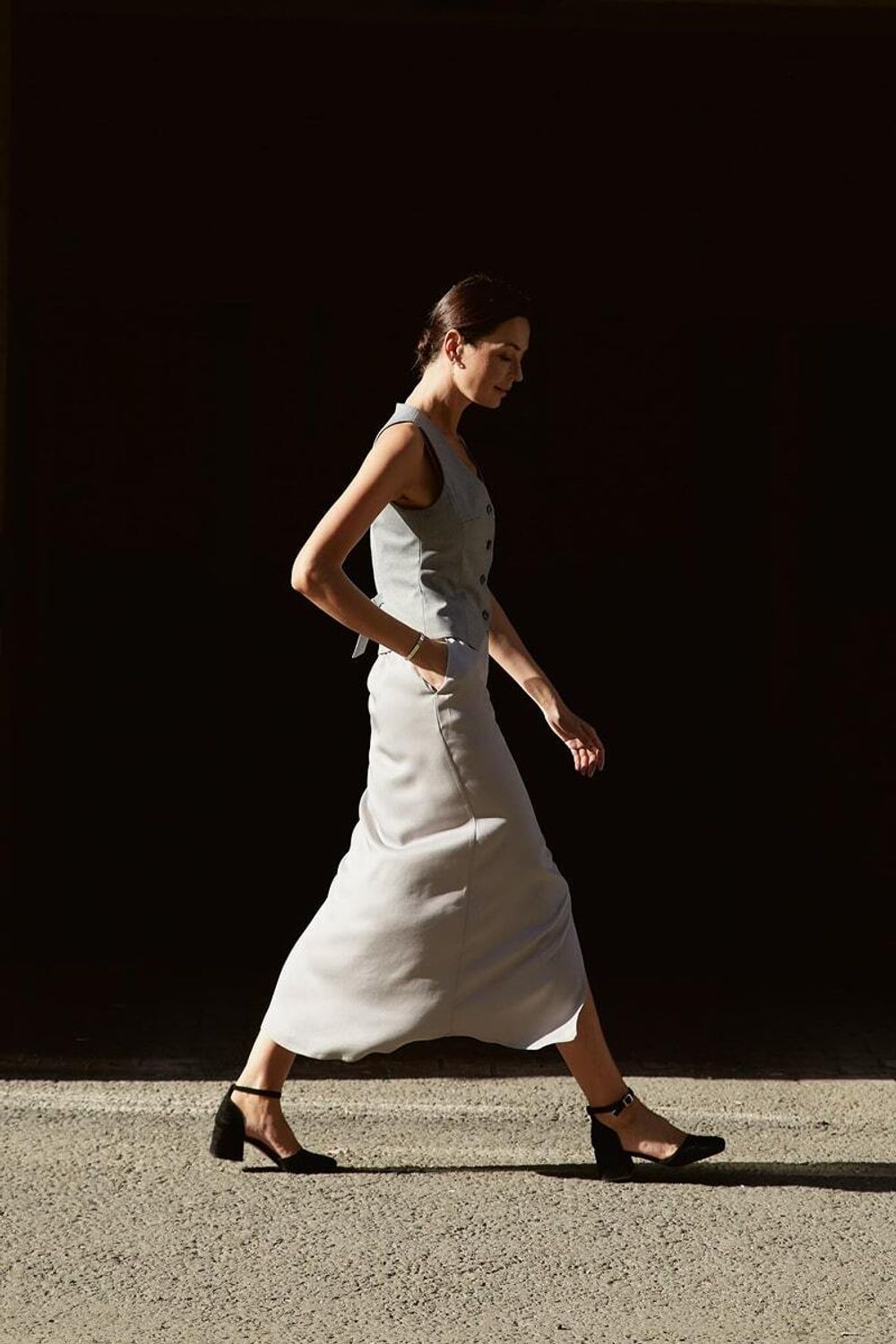 Жилет короткий серый вискоза (Размер 42,44)