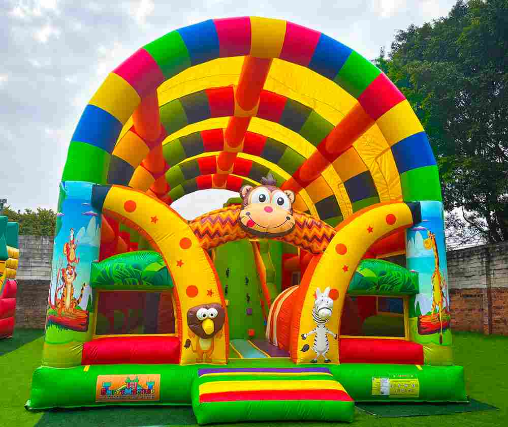 Коммерческий надувной батут «Зверята 2» с крышей, 10х6х6 м