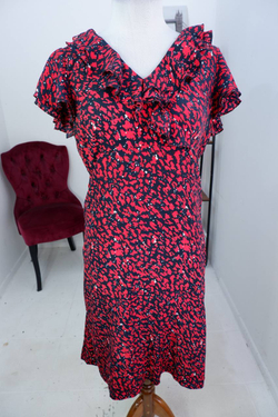 Платье для яркой девушки, визуально на 44 размер