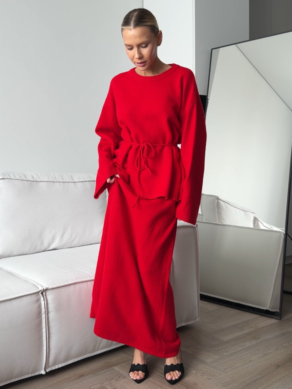 Комплект вязаный, свитер с завязкой и юбка