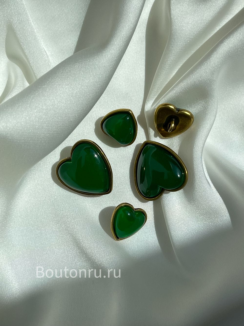Пуговицы зеленые сердечки
