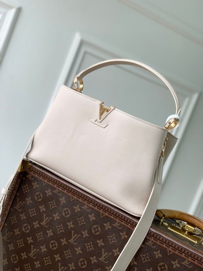 Louis Vuitton Capucines MM Souple