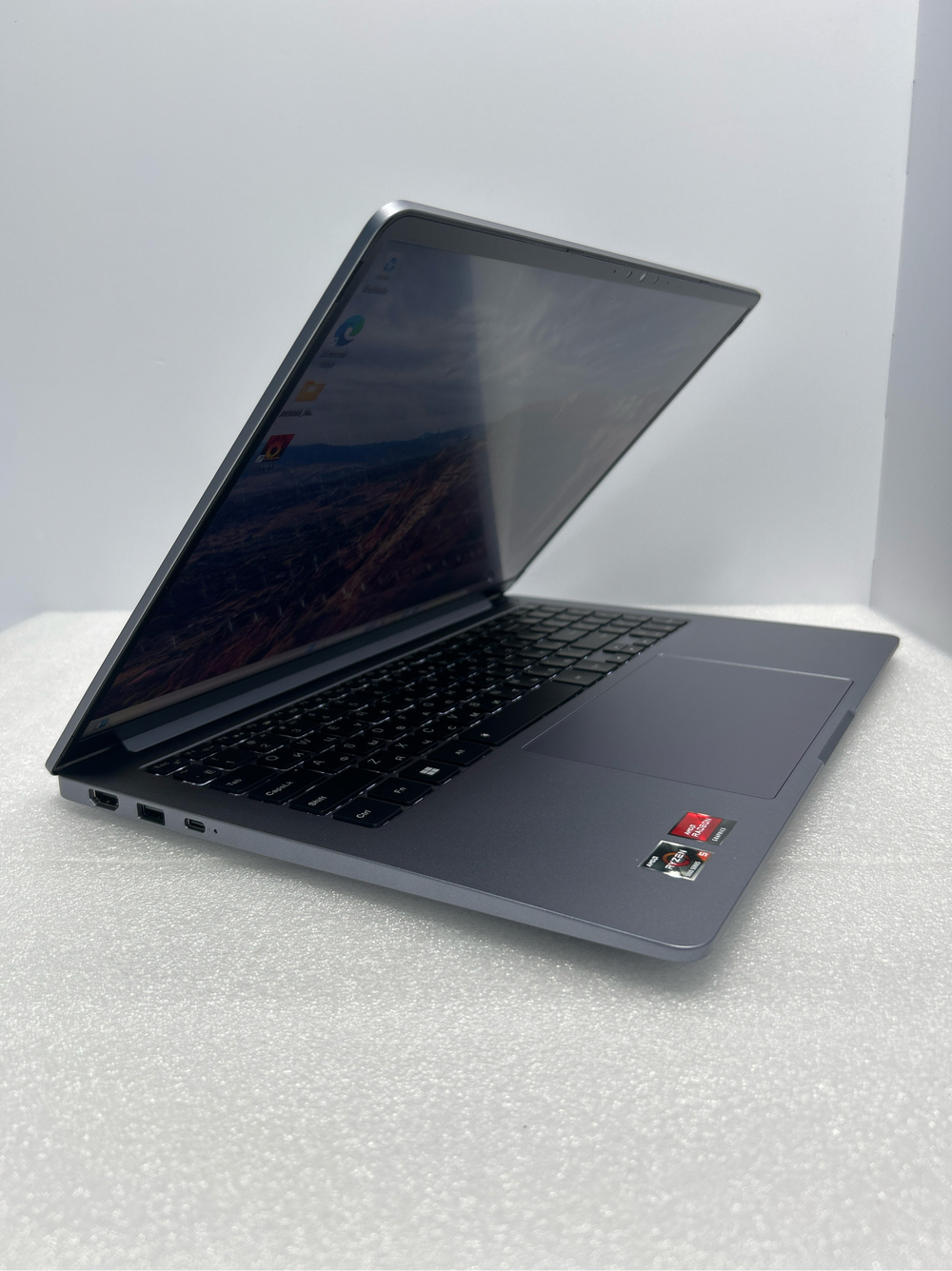 Ноутбук Infinix InBook Y3 Max 16"/Ryzen 5-5500U/RAM 16GB/SSD 512GB/AMD Radeon Graphics/1920x1200/IPS/Windows 11/Подсветка - кл:LED/серебристый. Состояние: Уценка/небольшой след. на матрице от клавиатуры