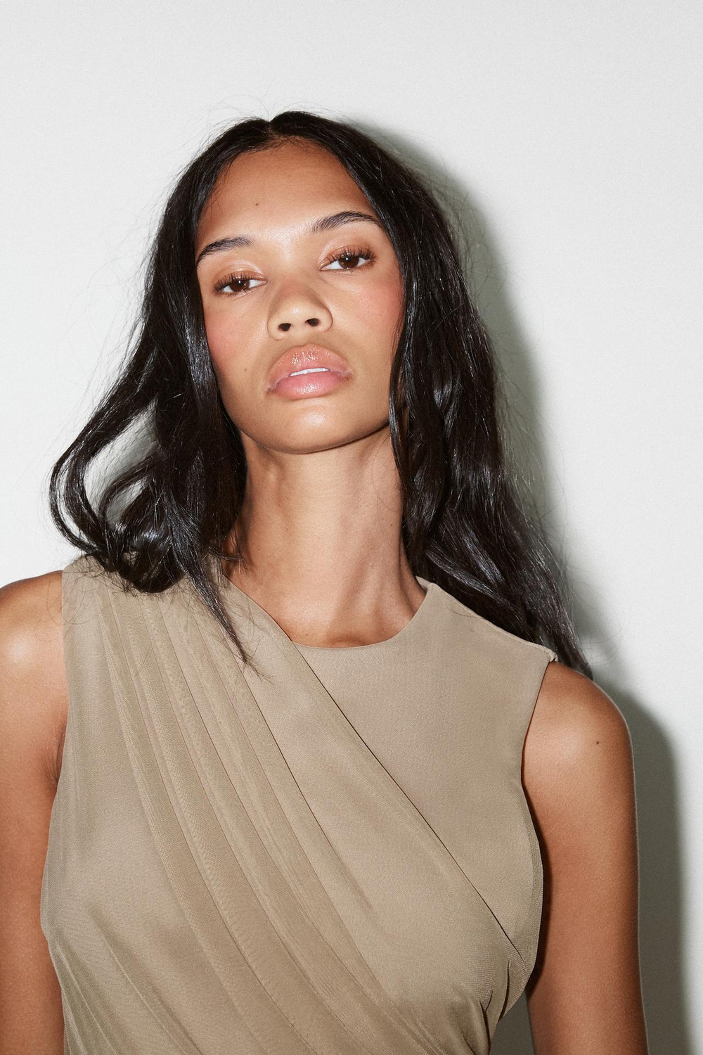 ZARA ПЛАТЬЕ МИДИ ИЗ ПОЛУПРОЗРАЧНОЙ ТКАНИ С ПОДКЛАДКОЙ-БОДИ, СЕРО-КОРИЧНЕВЫЙ