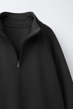 ZARA ОДНОТОННАЯ ТОЛСТОВКА С НАШИВКОЙ, ЧЕРНЫЙ