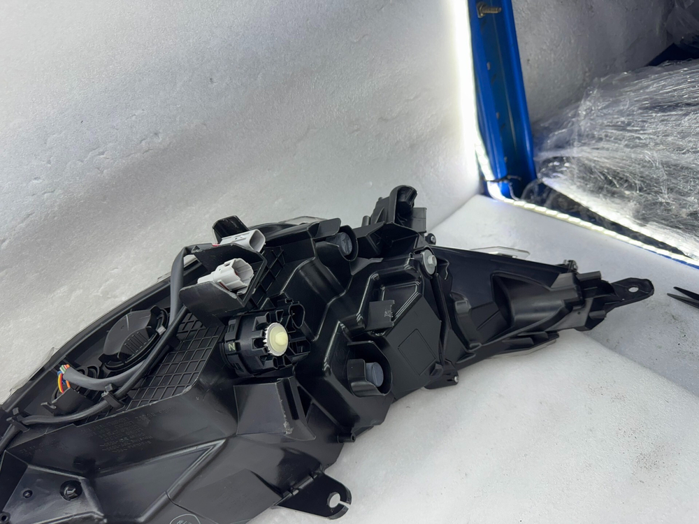 Оригинальная LED фара для Toyota Wildlander