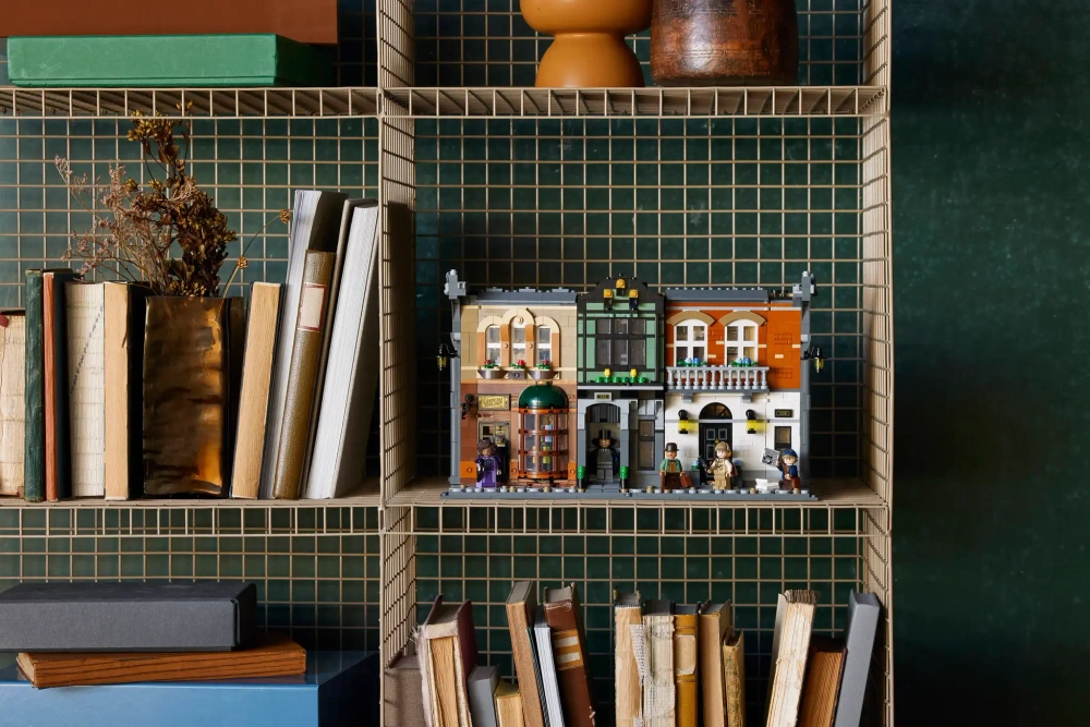 Конструктор LEGO Icons 10351 Шерлок Холмс: книжный уголок