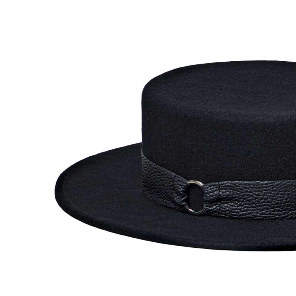 Шляпа из кашемира с кожаной вставкой