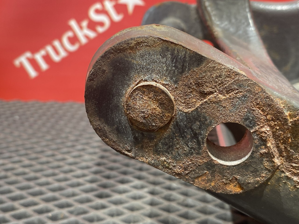 Кронштейн полурессоры передней