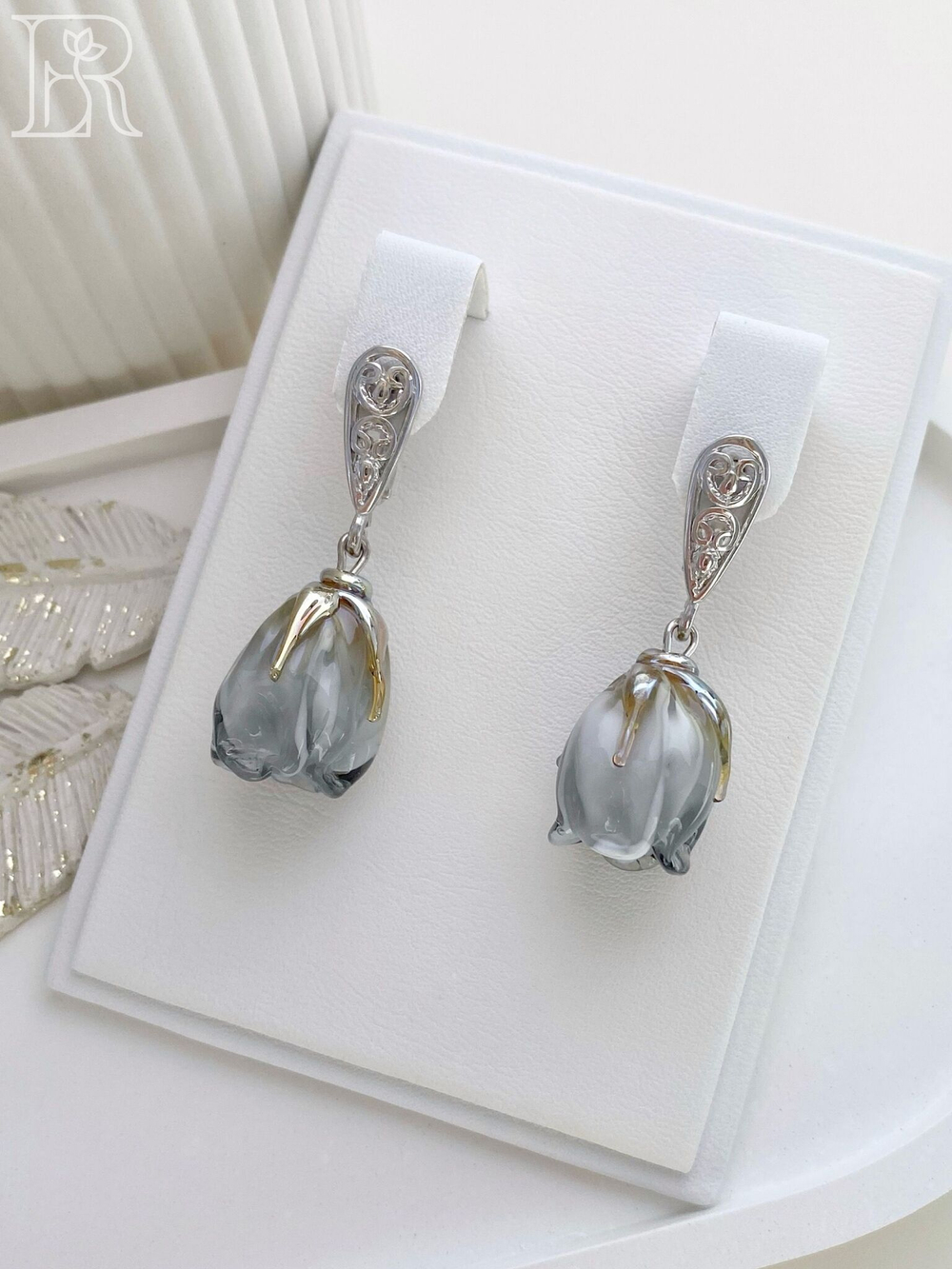 LEFIREL' Серьги серебряные женские "Тиэль" с цветами из муранского стекла / ювелирные украшения из родированного серебра 925