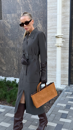 Платье из ткани мокрый шелк