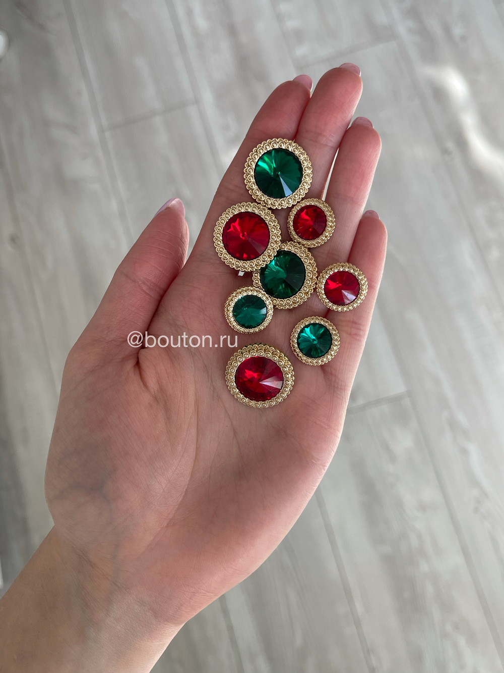 Пуговицы красный рубин стразы