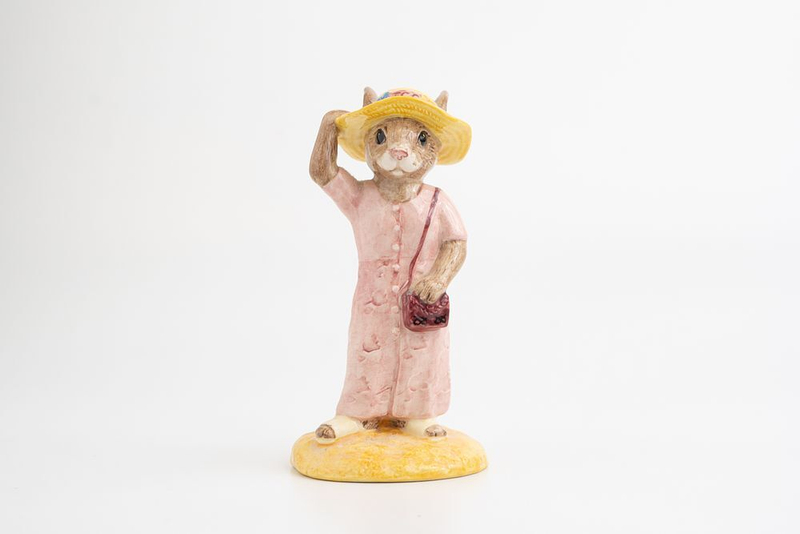 Коллекционная статуэтка «Туристка»